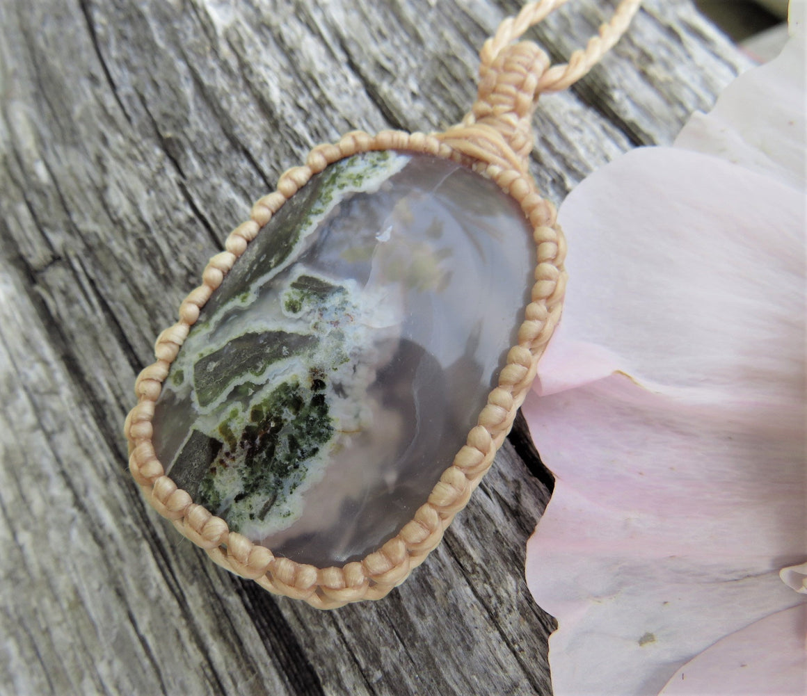 Moss Agate pendant, Moss Necklace, Moss Agate necklace, Agate jewelry, Macrame necklace, Agate jewelry, stone pendant, macrame jewelry
