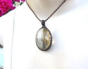 Garden Quartz Healing Crystal necklace, Womens crystal jewelry, Good Energy crystal, Minimalist necklace, earth aura creations, minimalist