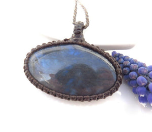 Blue Labradorite gemstone necklace, labradorite pendant, labradorite jewelry, macrame crystal necklace, best gemstone gifts, macrame jewelry
