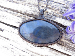 Blue Labradorite gemstone necklace, labradorite pendant, labradorite jewelry, macrame crystal necklace, best gemstone gifts, macrame jewelry