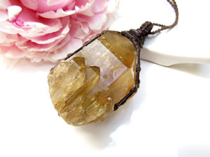 kundalini citrine crystal gemstone necklace, citrine macrame necklace, bright golden yellow crystal, there is a large main crystal with some other tiny crystals, beautiful citrine