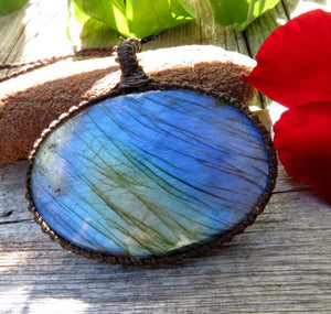 Bright blue oval Labradorite crystal necklace, labradorite macrame necklace, labradorite healing properties, everyday necklace jewelry