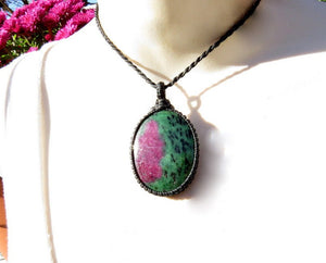 Ruby Zoisite Necklace / Womens Jewelry / Healing stone pendant / Macrame jewelry / Healing stones and crystals / Healing gemstone necklace