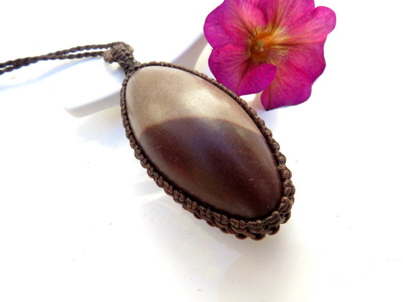 Shiva Lingam Necklace / Shiva Lingam pendant / love stone / Chakra jewelry / Stone jewelry / Healing crystals and gemstone / free shipping