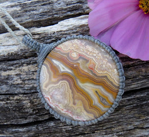 Banded Agate macrame necklace, agate jewelry, agate necklace, agate pendant, yellow agate, round gemstone pendant, macrame necklace