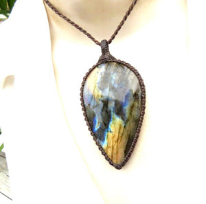 Labradorite jewelry, Labradorite necklace, labradorite gemstone pendant, arrow shape stone, macrame necklace, earth aura ceations