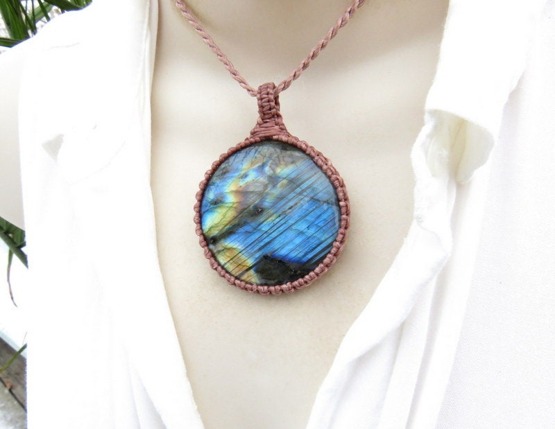 Macrame necklace, High quality Labradorite pendant necklace, Large Labradorite, Blue Labradorite necklace, macrame jewelry, round shape