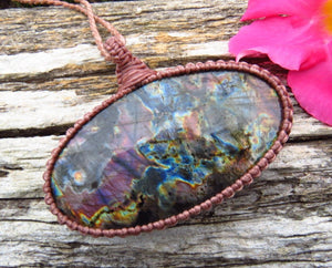 Flashy colorful Labradorite macrame necklace, magic crystal, gemstone necklace, adventure, reiki and chakras, crystal necklaces for women