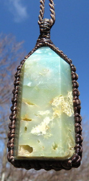 Green Calcite crystal point macrame necklace, caribbean calcite jewelry, caribbean calcite pendant, beach theme accessories, calcite jewelry