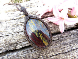 Large Red Tiger Iron Necklace / Tigers Eye necklace / Healing stones and crystals / Tiger eye jewelry / macrame necklace /