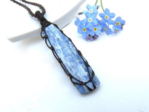 Serene Blue Kyanite Necklace / Kyanite pendant / Macrame necklace / healing stones jewelry / kyanite jewelry / macrame jewelry / healing