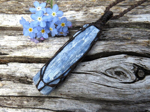 Serene Blue Kyanite Necklace / Kyanite pendant / Macrame necklace / healing stones jewelry / kyanite jewelry / macrame jewelry / healing