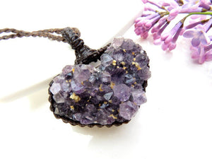Amethyst druzy heart macrame necklace, Amethyst crystal, raw Amethyst necklace, purple stone, macrame jewelry, February Birthstone, jewelry