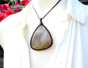 Moss Agate macrame necklace, christmas gift ideas, macrame jewelry, macrame pendant, moss agate gemstone, moss agate pendant, gift ideas