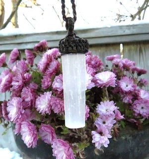 Gifts for her, Selenite crystal necklace, selenite macrame necklace, macrame jewelry, selenite healing properties, crystal healing