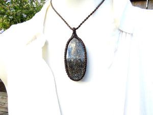 Moss Kyanite Necklace / Kyanite pendant / Macrame necklace / healing gemstone jewelry / kyanite jewelry / macrame jewelry / gemstone jewelry