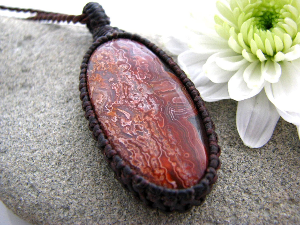 Deep red, oval shaped mexican agate gemstone necklace, crazy lace agate macrame necklace